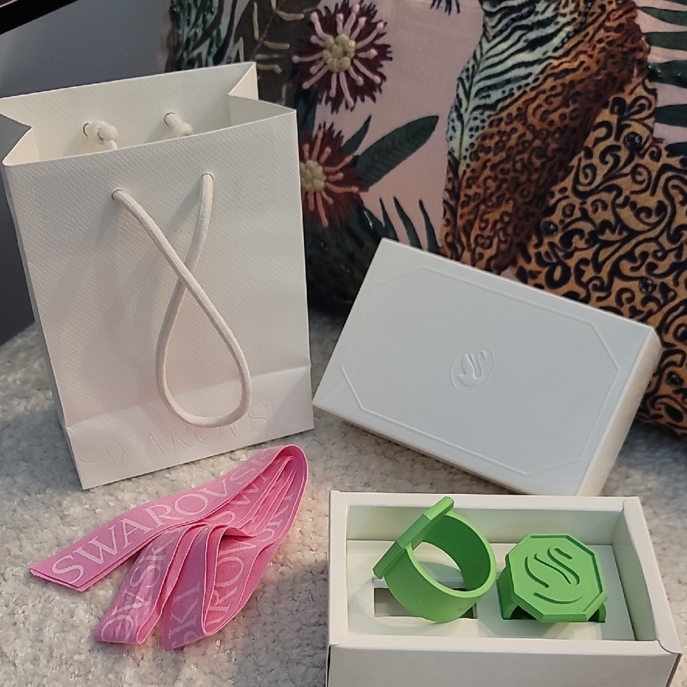Swarovski Vibrant Green Napkin Ring Duo